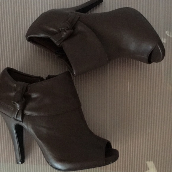 Brand new booties - Picture 2 of 5